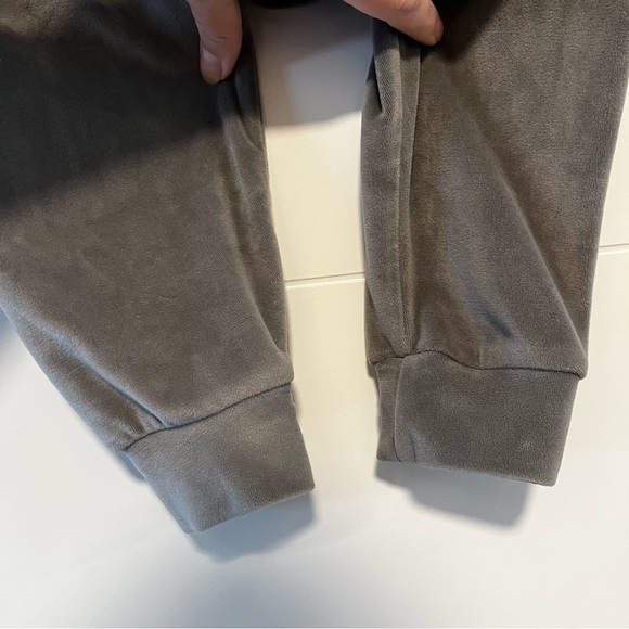 Rose & Vine | Velvet Crop Zip Up Hoodie - Picture 6 of 14